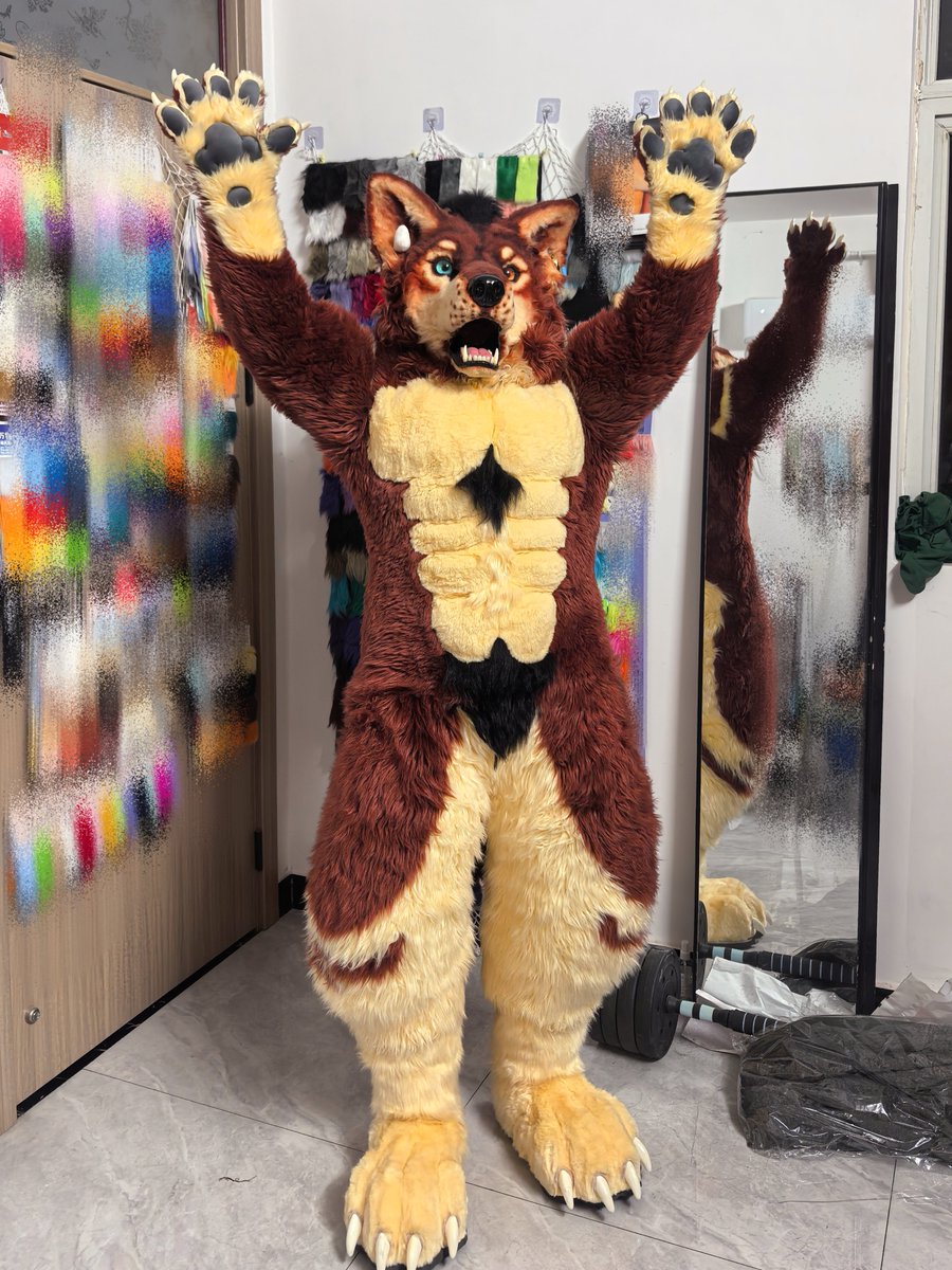RedWolfSiche's tweet photo. It was the first time I saw shock on his expression🤣
#furry #fursuit ㅤㅤㅤ https://t.co/21s9Rc3twX