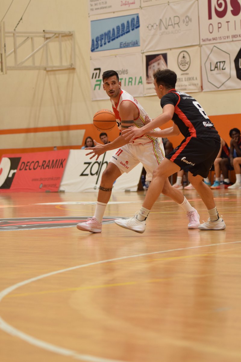 LogroBasketClub's tweet photo. Una de las mejores noticias del partido en Azpeitia fue el debut de Isma en la categoría. Tras mucho tiempo recuperándose de una lesión, los de ayer fueron sus primeros minutos en #SegundaFEB. Después de ir creciendo junto al club durante estos años fue una alegría para todos. https://t.co/7CjBQG2NRZ