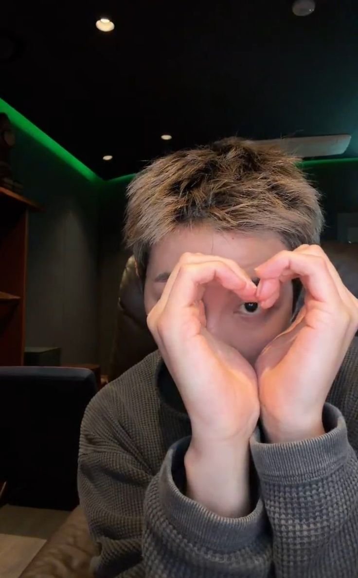 bts_radar's tweet photo. ARMYs are back on form!🔥
Let's show who we are!
We're standing together again!

WE LOVE YOU NAMJOON 
SHIELD NAMJOON WITH LOVE
ARMY PROTECT NAMJOON
OUR SAFE PLACE NAMJOON 
PURPLE RIBBON FOR NAMJOON 

#RMYouAreLoved
#RMLivesSoWeLove
#AlwaysWithRM
#ComeBackToUsRM
#NamjoonLeanOnUs https://t.co/7EEQnEi5Bh