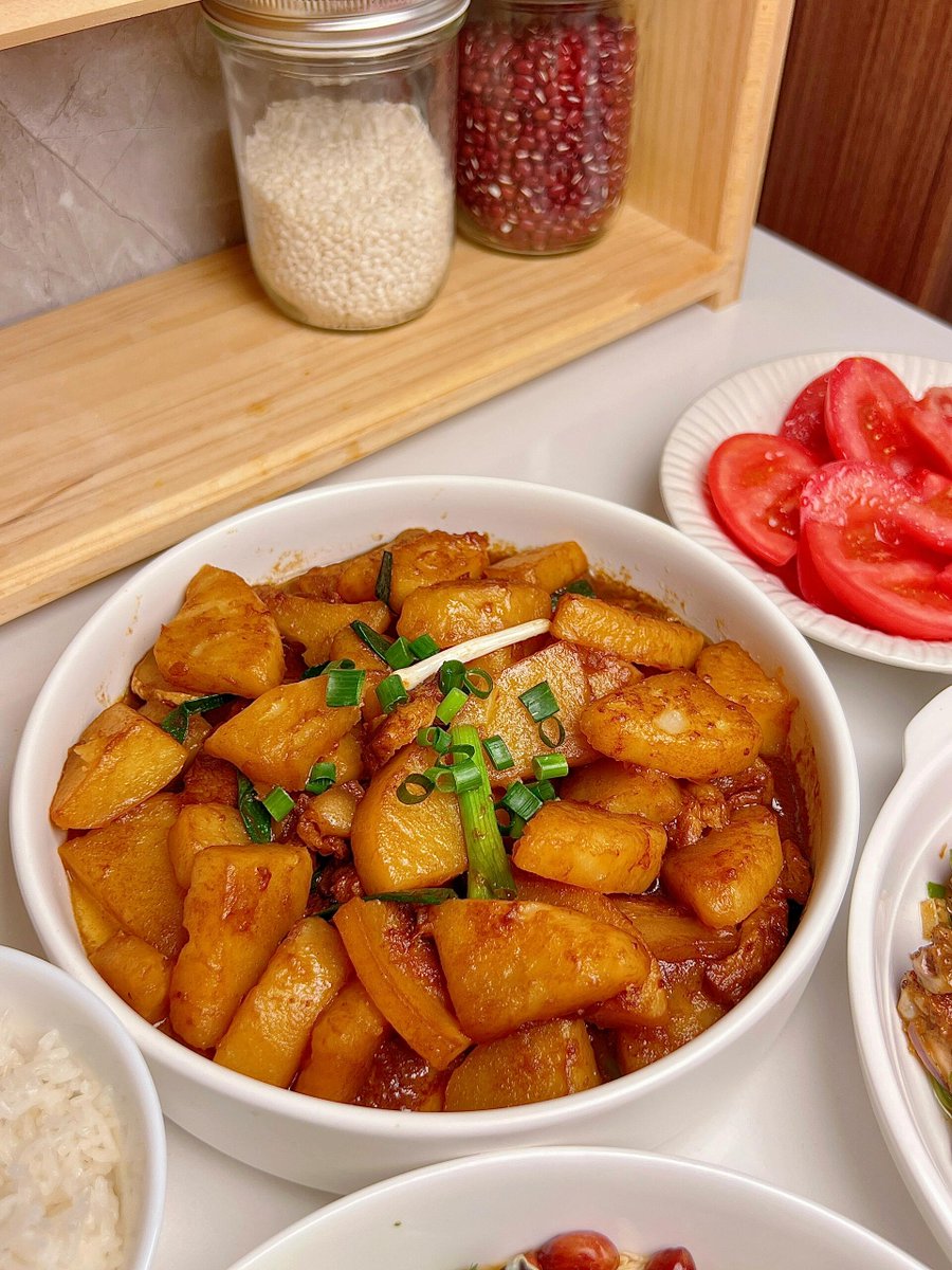 ShalonPlatnzwo's tweet photo. Esta tomate ecológico de mercado local tiene sabor intenso, jugoso y sin químicos. Perfecto para ensaladas o pan con tomate!  #IngredientesDeCalidad， https://t.co/O7EQzX8D6O