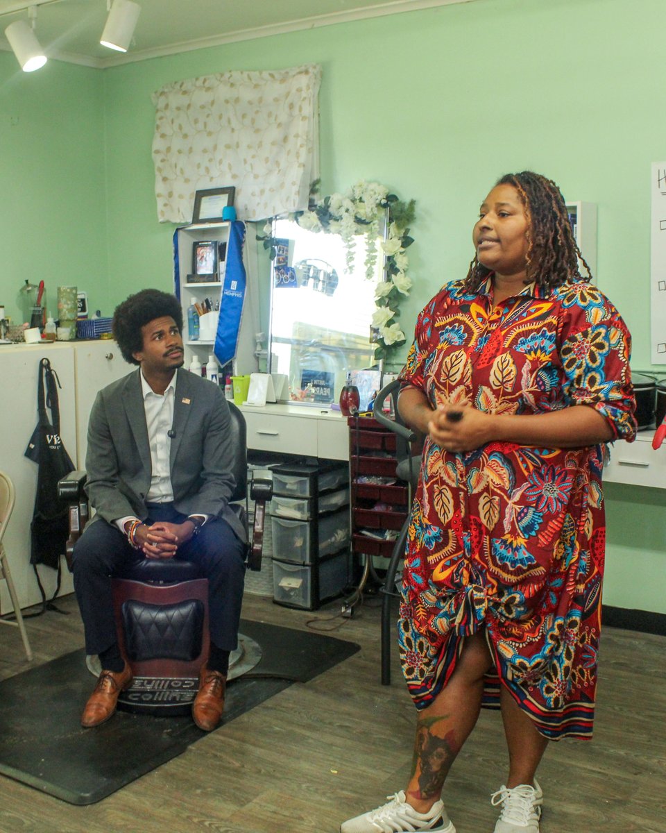 Justinjpearson's tweet photo. Over the weekend, I visited Natural T's, a small business in our district. Thank you, Christen, for inviting us to your salon! 🙏🏾

Folks asked insightful questions and even volunteered to help our campaign get over the finish line. 

You can help too: https://t.co/YzosAPuepf https://t.co/GPQ4qITOVY