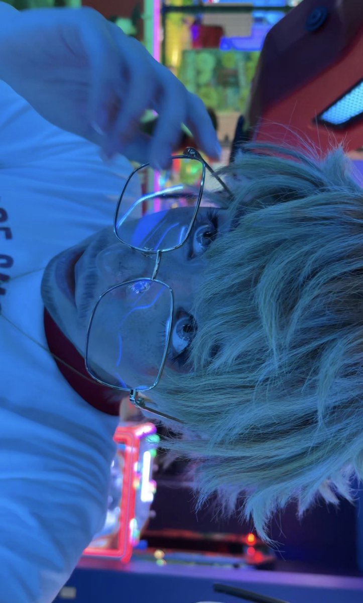ramen_surprise's tweet photo. Cosplayed Ryland Grace from #projecthailmary and apparently gave him ridiculous eyelashes https://t.co/mx1etVosv4