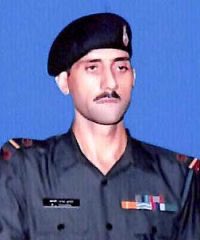 37VManhas's tweet photo. Homage to
NAIB SUBEDAR BANSI LAL SHARMA
Shaurya Chakra
13 JAKRIF #IndianArmy
who, along with NAIK BALWANT RAJ and RIFLEMAN ASHOK KUMAR, was immortalized fighting terrorists at Sopore in Jammu & Kashmir in 1997.
เคฆเฅเคฐเฅเคเคพ เคฎเคพเคคเคพ เคเฅ เคเคฏ
#FreedomisnotFree a few pay #CostofWar. https://t.co/mRSn5irrPV