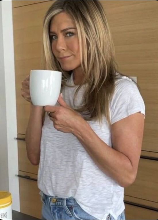 JenniferAnmasn's tweet photo. Coffee or tea ☕🤍 how do you like to start your day ❤️❤️ https://t.co/KJrm77xRPj