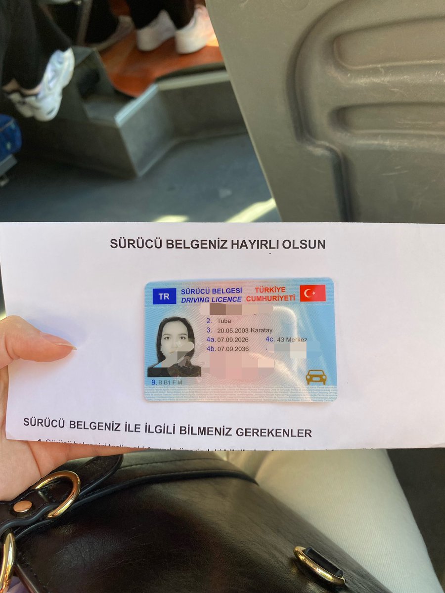 tubakprr's tweet photo. araba alana kadar sürmeyi unutacagımız ehliyeti eve 2 aktarmayla götürmenin mahcubiyet https://t.co/Bq6dD4ly9R