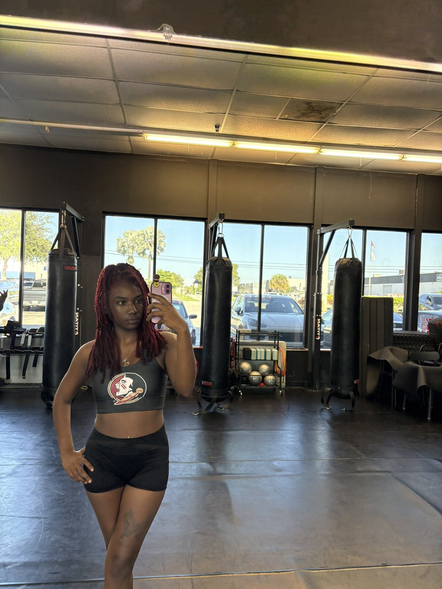 rikkabitch's tweet photo. Getting back to my workout era, give me a year tops 🤭 https://t.co/0E9n7ICq5l
