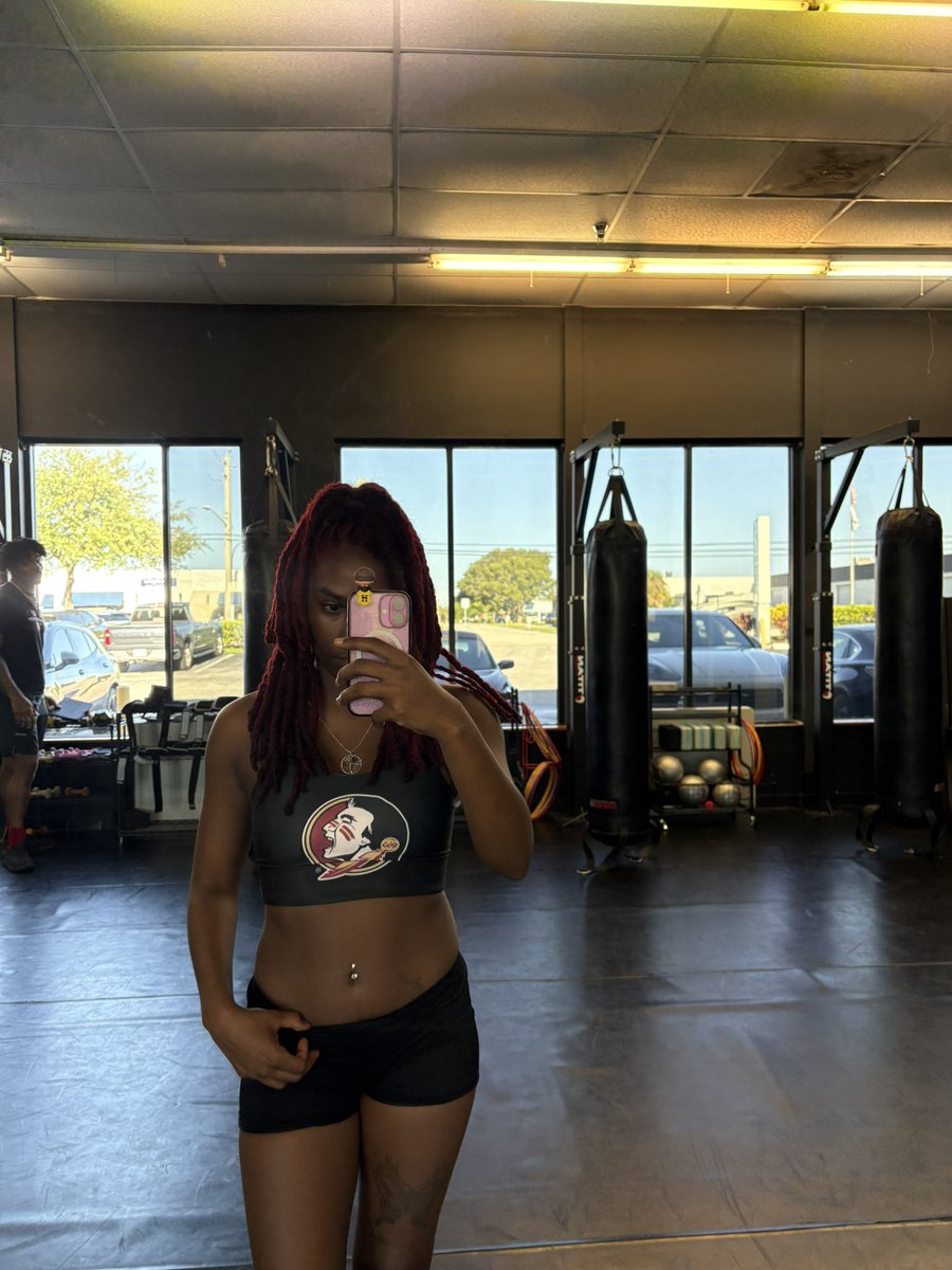 rikkabitch's tweet photo. Getting back to my workout era, give me a year tops 🤭 https://t.co/0E9n7ICq5l