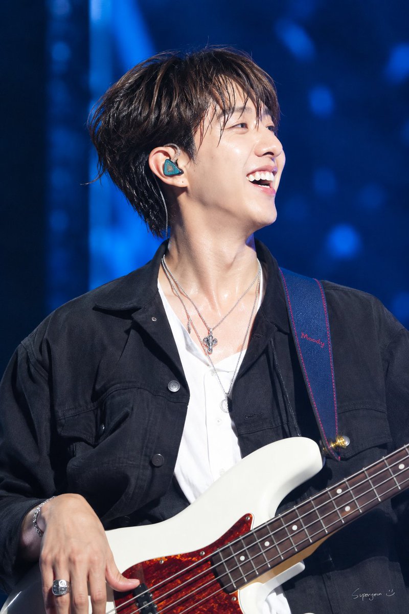 supergeun's tweet photo. 이정신,생일축하해🎂
#CNBLUE #이정신
#2026CNBLUEENCOREBUSAN
#20260912DAY1 https://t.co/DaZyRdkpDD