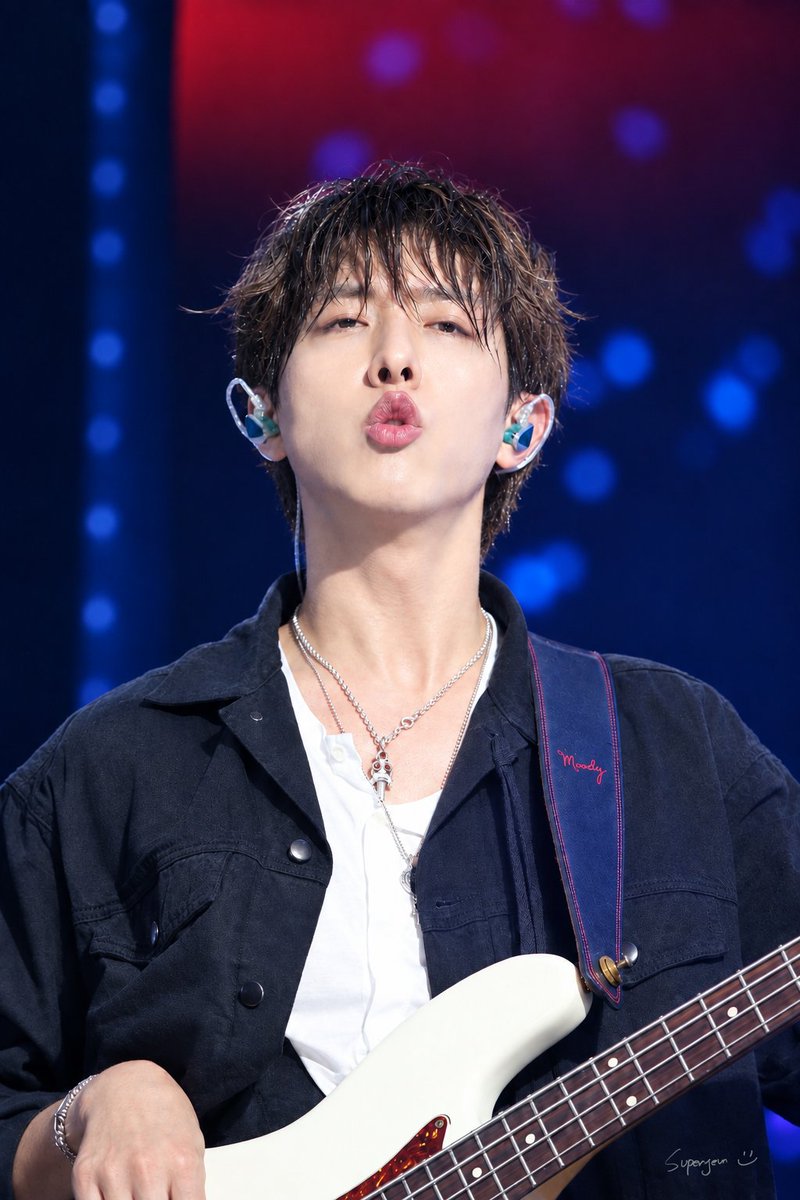 supergeun's tweet photo. 이정신,생일축하해🎂
#CNBLUE #이정신
#2026CNBLUEENCOREBUSAN
#20260912DAY1 https://t.co/DaZyRdkpDD