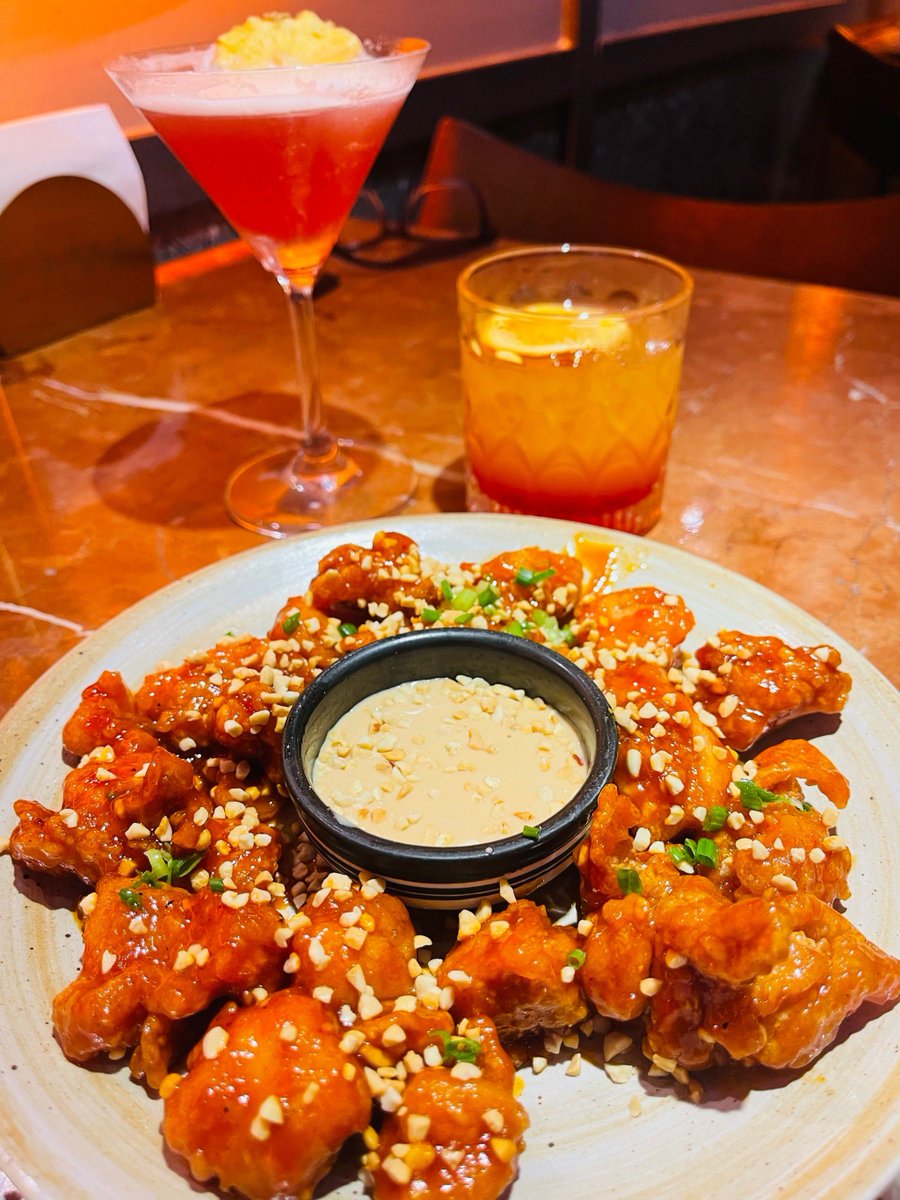 GalaFittsbf2v's tweet photo. [Just had the most satisfying late-night snack: hot crispy fried chicken with ice-cold lemon soda. 10/10 comfort in every bite!]， https://t.co/nCAoe9qbsA