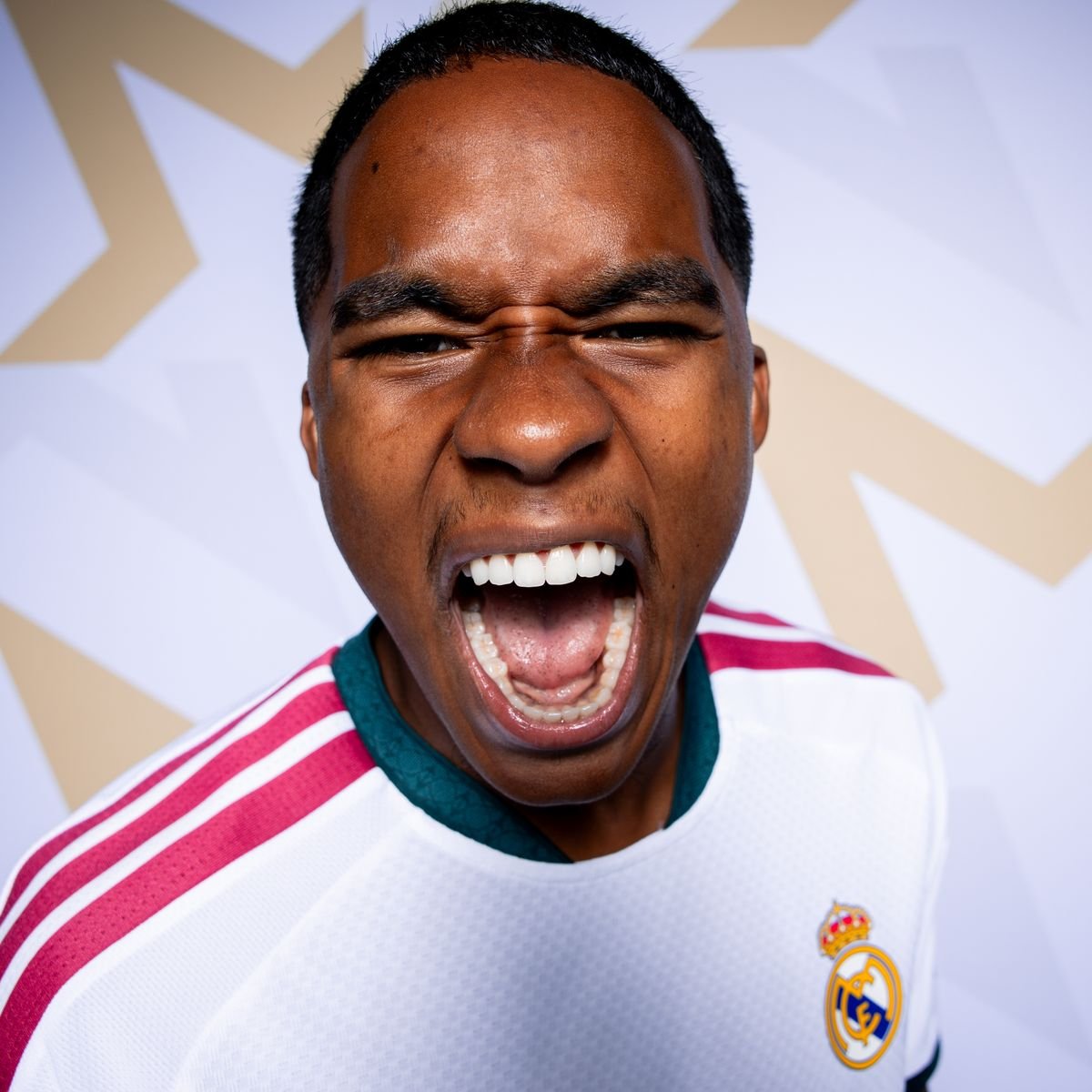 MadridXtra's tweet photo. 🚨 Endrick’s agent, Thiago Freitas: “Endrick leaving Real Madrid? Endrick NEVER asked to leave the club.

Everything being said is completely FALSE.” https://t.co/ICCGdndE2L