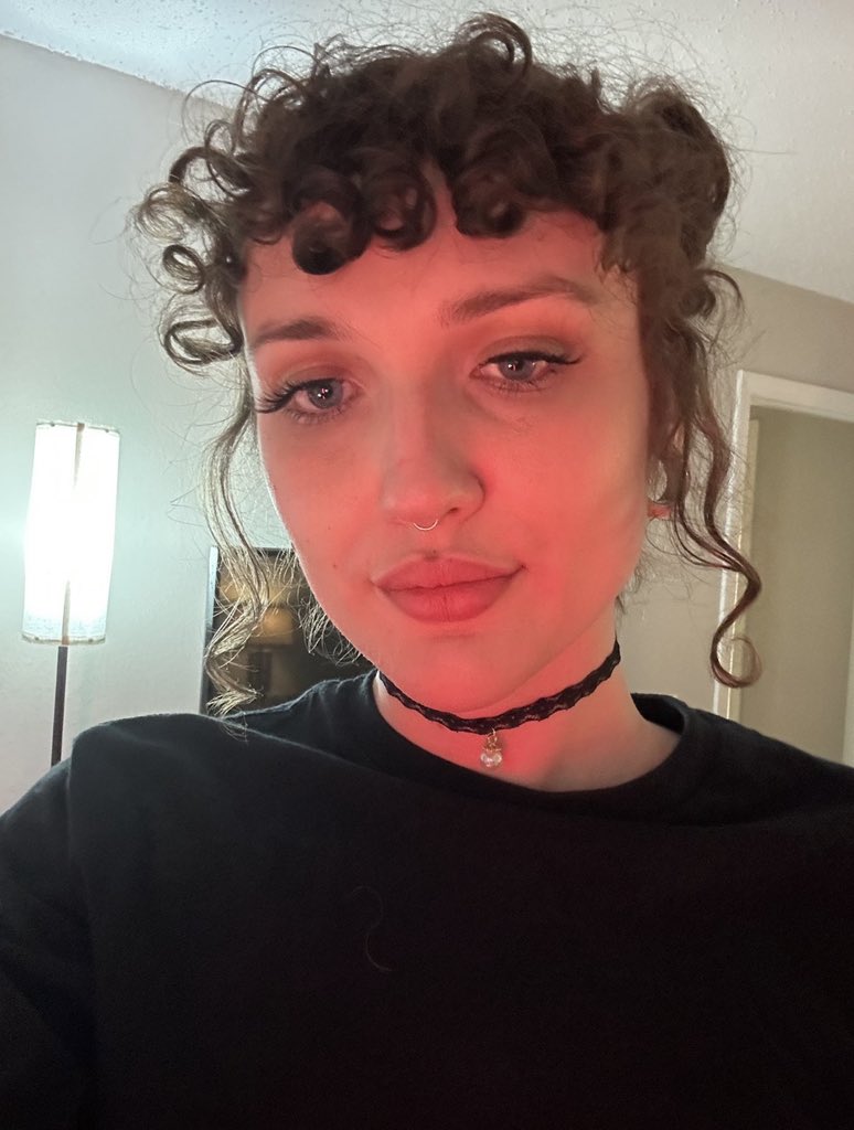dangerdoll__1's tweet photo. I membered I have a septum piercing https://t.co/WbOFcCuI2Y