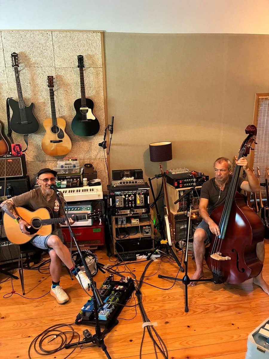 FitipaldisRock's tweet photo. Calentando motores para la gira de teatros... https://t.co/Hxc3jhGV0p