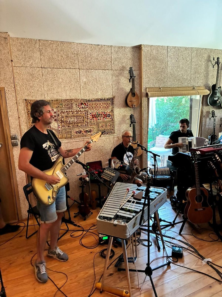 FitipaldisRock's tweet photo. Calentando motores para la gira de teatros... https://t.co/Hxc3jhGV0p