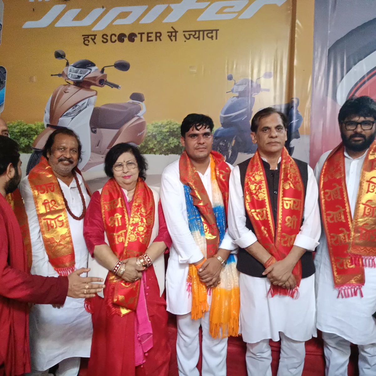 Mukund_0221's tweet photo. #मैथा_कानपुर_देहात में उत्तर प्रदेश युवा उद्योग व्यापार मंडल के प्रदेश मंत्री श्री आशुतोष द्विवेदी जी के नवीन प्रतिष्ठान #जनक_मोटर्स के उद्घाटन समारोह में सम्मिलित होकर उन्हें हार्दिक शुभकामनाएं एवं बधाई प्रेषित की। https://t.co/z3Oijmy4Mr