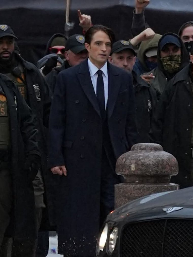 Pot_Crave's tweet photo. New look at Robert Pattinson as Bruce Wayne in Matt Reeves' 'THE BATMAN: PART 2'.  

In theaters 2028. https://t.co/BVWCcGcVVV