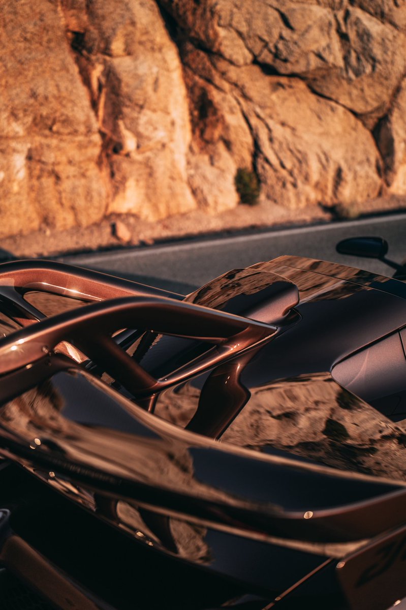 CzingerVehicles's tweet photo. Producing the most downforce of any open-top road car, the 21C Spyder pairs visceral performance with craftsmanship at every angle.

#Czinger21C #MadeInAmerica #CaliforniaHypercar https://t.co/TCHTjnBQU8
