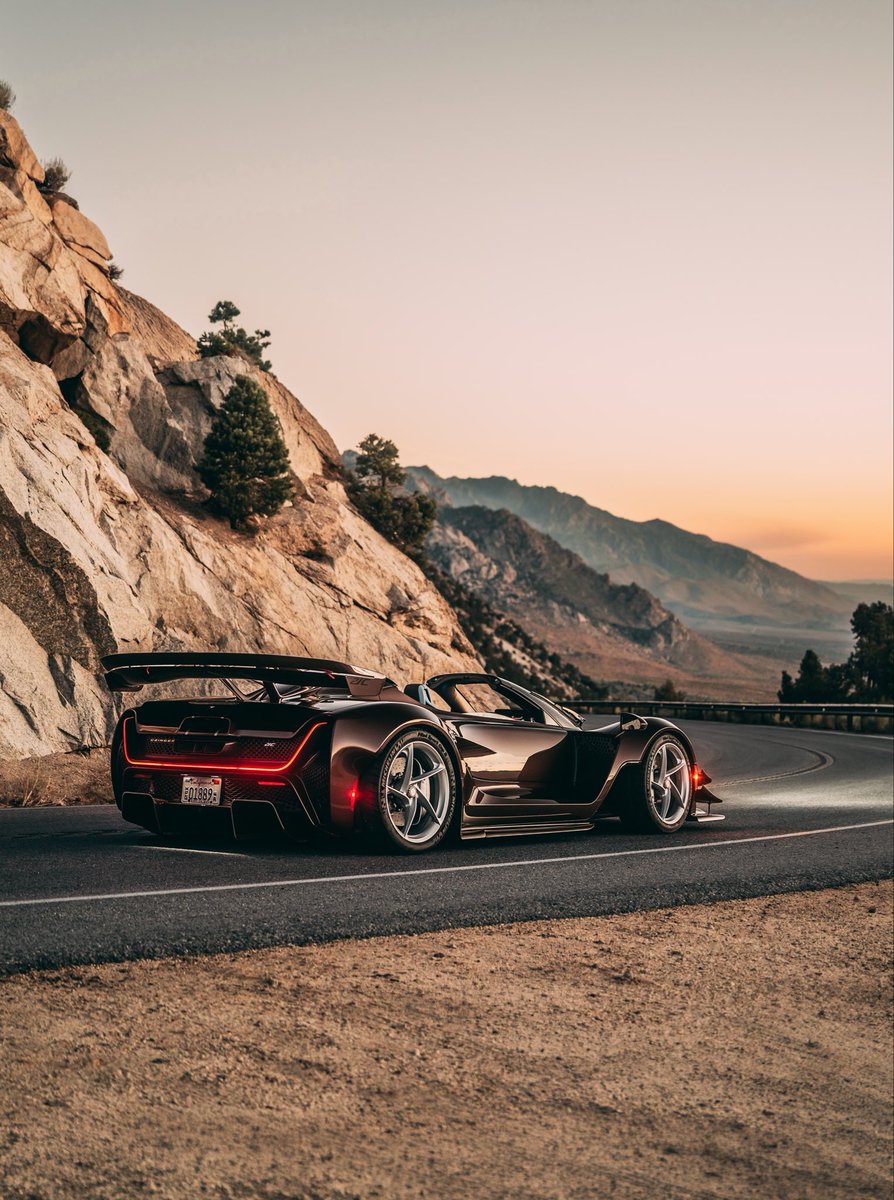 CzingerVehicles's tweet photo. Producing the most downforce of any open-top road car, the 21C Spyder pairs visceral performance with craftsmanship at every angle.

#Czinger21C #MadeInAmerica #CaliforniaHypercar https://t.co/TCHTjnBQU8