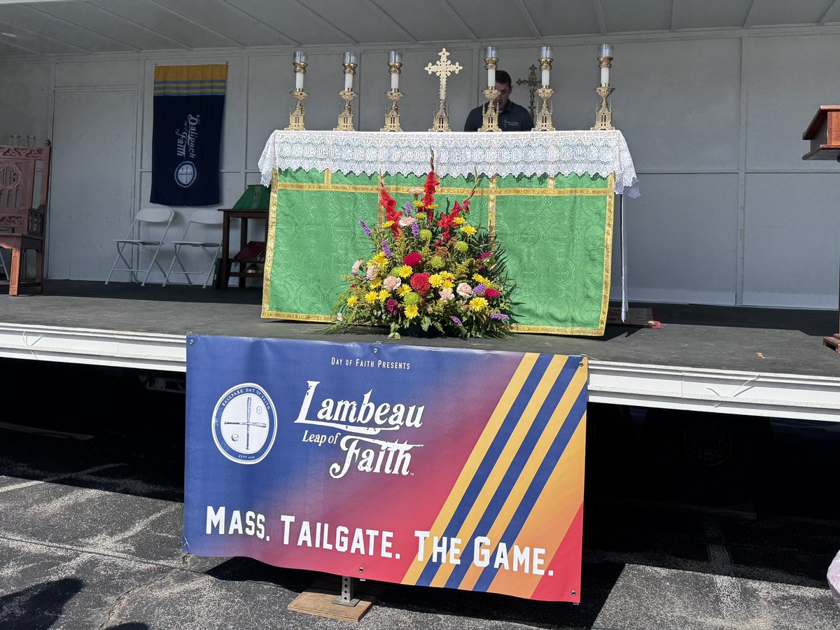 EpperleyJen's tweet photo. @IrishHeretic 💯 went to Mass across the street from Lambeau on Gameday. It was amazing. I love being Catholic https://t.co/bK1VZSJ50x