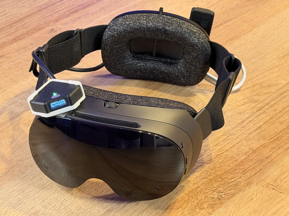 FluxposeVR's tweet photo. FluxPose runs natively on Steam Frame!
We're also working on a proper mount, plus a tiny new dongle designed to plug straight into the Frame.  

More soon👀 https://t.co/KuNuh0AbOj