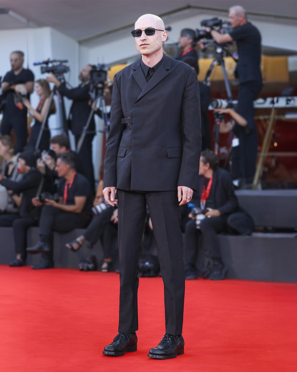 Prada's tweet photo. Riccardo Scamarcio, Daniel Blumberg, and Andrea Pallaoro wore #Prada while attending the 83rd Venice International Film Festival.

#RiccardoScamarcio, winner of the Orizzonti Best Actor Award for "I Figli Della Scimmia", wore a black single-breasted mohair wool tuxedo, a white popeline shirt and a black satin bow tie while attending the Closing Ceremony.

#DanielBlumberg wore a black double-breasted wool suit, a black popeline shirt and black brushed leather shoes, while attending the Closing Ceremony.

#AndreaPallaoro wore a single-breasted wool and mohair tuxedo, white popeline shirt and patent leather black shoes, while attending the "The Echo Chamber" screening.

#PradaPeople #VeniceFilmFestival