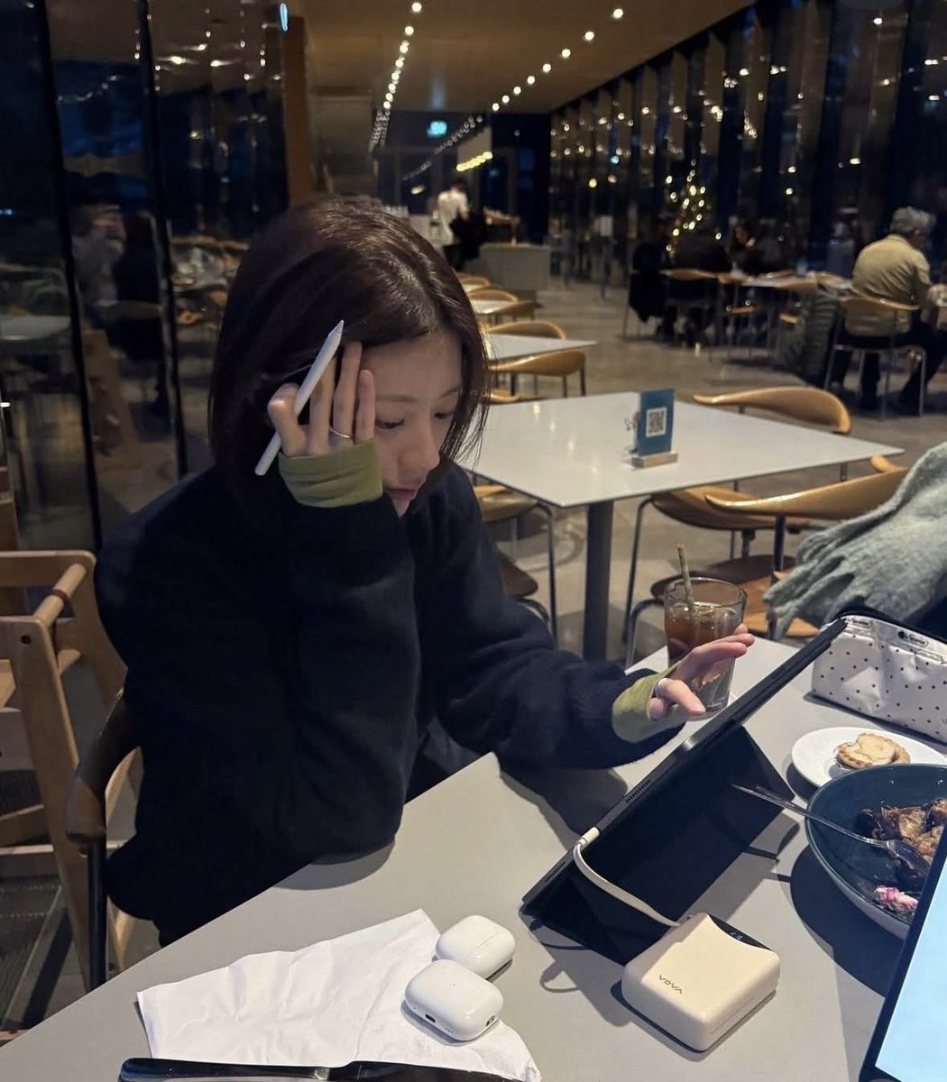classyladylife's tweet photo. academic weapon. https://t.co/bIgiHktFi2