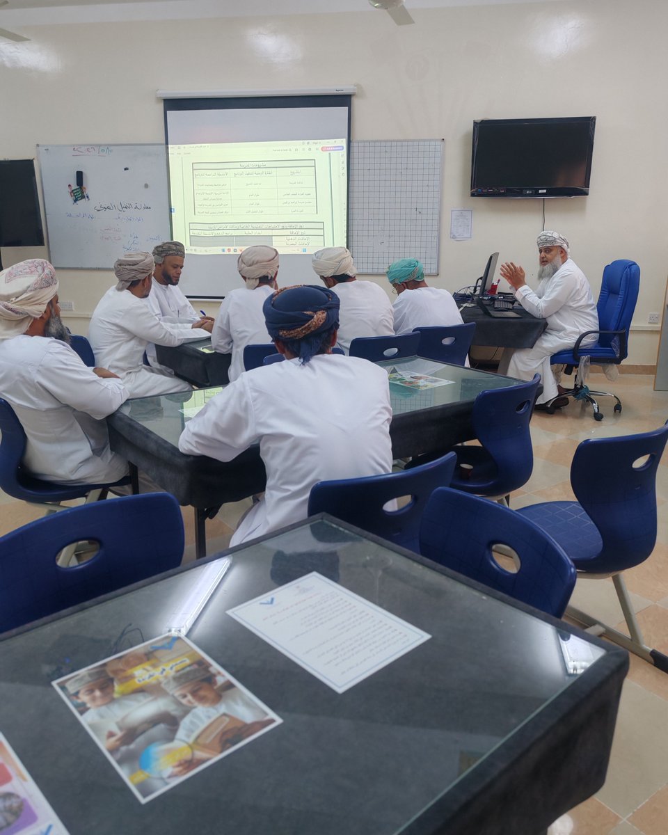EduGovDkh4603's tweet photo. تشرفت المدرسة بزيارة  الأستاذ ناصر السليماني مشرف إدارة مدرسية  قام من خلالها على مجموعة من الأعمال وأهمها :
لقاء مع فريق التقويم الذاتي. 
مناقشة الخطة المدرسية وكيفية عملها وتنفيذها. https://t.co/X2yJW4nSTy