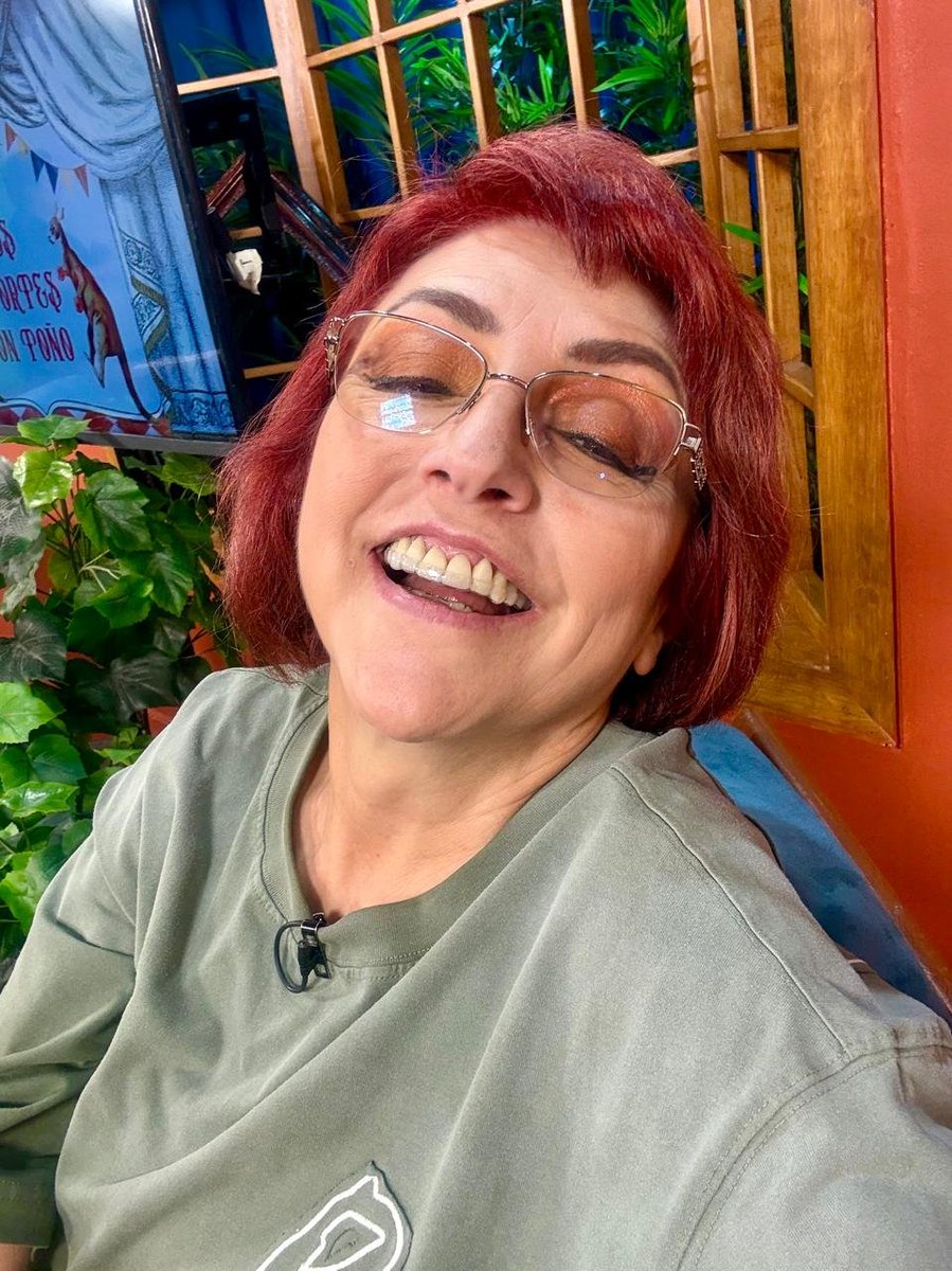 TapiaFernanda's tweet photo. ¡Feliz Día LOCUTORAS y LOCUTORES! 😘🎊💞🎙️ #locutora #comunicacion #acompañar #informar #fernandatapia https://t.co/JFAMRSgbse