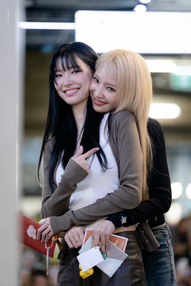 rushhour39's tweet photo. เซ็ตแรกสีเพี้ยนเล็กน้อย
ขอลงเซ็ตใหม่เพิ่มเติมหวานยายดึกข่ะ

JJJ BEWITCH YOU PRESS TOUR #Flex1045xJanJingJingFancon
#Janjingjing https://t.co/TmfnMDTS6t