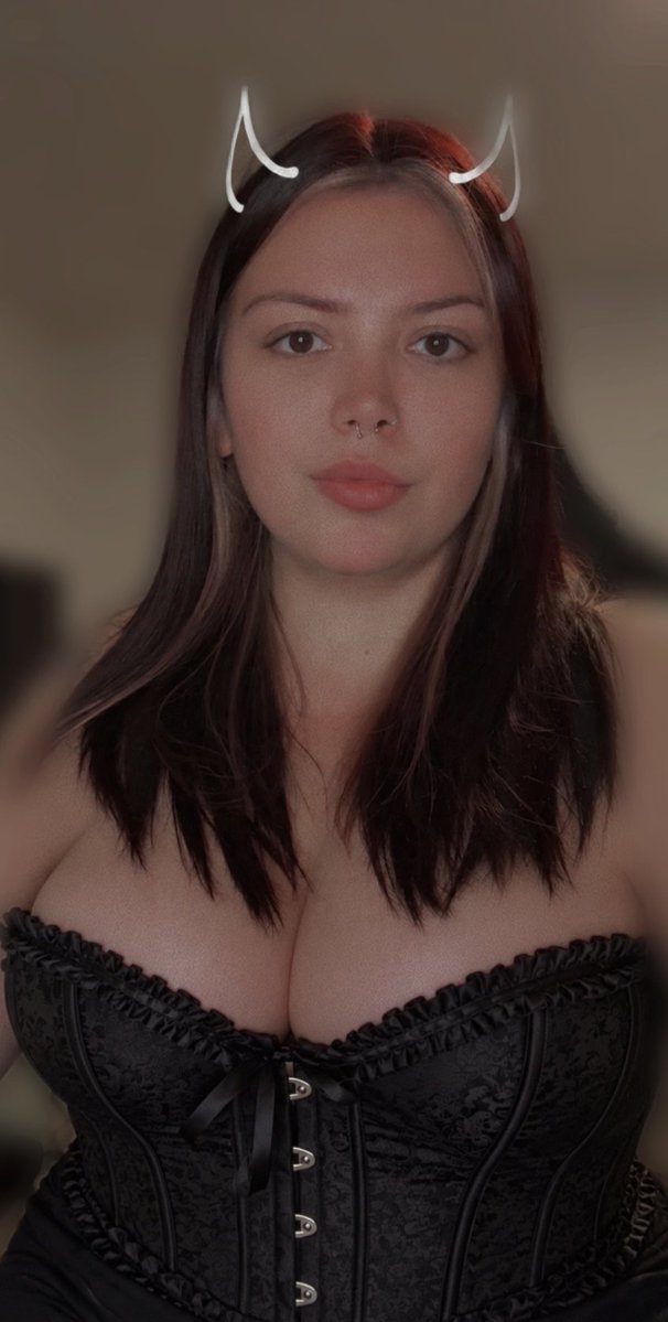 RealGoddessJojo's tweet photo. **RTGAME**
1/1/1  - 10 min
1 kommi pro Person 😈😈

Heute wird @Daniel269626081 gefickt😈
Lasst ihn bluten 💵😌

#findom #goddess #rtgame https://t.co/wHGtnPUEYu