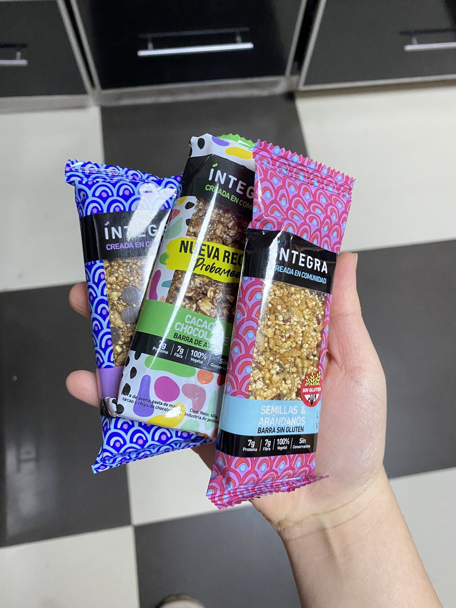 cocontr0l's tweet photo. si siempre les agarra el antojo de algo dulce después de comer les súper recomiendo estas barritas. Tienen banda de proteína y fibra, llenan que explotás literal https://t.co/CLqbJ6ng3y