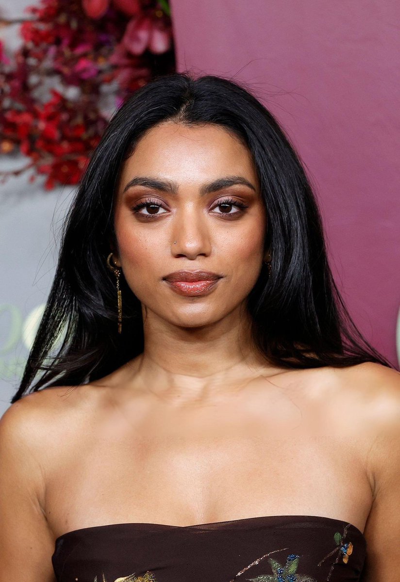HRivalryFRA's tweet photo. Nadine Bhabha rejoint la série « This Summer Will Be Different » de Netflix, dans laquelle elle incarnera Farah. Sophie Nélisse tient le rôle principal de la série. https://t.co/Pc8WV43W6J