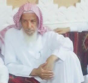 AboEbrahim22's tweet photo. انتقل إلى رحمة الله الشيخ الغالي الخلوق العابد الزاهد الفرضي النحوي الفقيه ناصر الطريري (95) عاما من علماء #الزلفي وأفاضلهم
 مدرس العلماء والقضاة ومربي طلبة العلم سنوات طويلة في مسجده بحي الروابي وفي معهد الرياض العلمي وفي بيته 
كان من أحسن المشايخ تدريسا وأنفعهم لمن يريد التأصيل والضبط والإتقان بل وأكثرهم جلوسا للطلاب في سائر اليوم وعرف متواضعا واسع البال لطيفا متبسطا لا يحب التكلف ويحب التدريس كثيرا ولا يفتر عنه
اللهم اغفر له وارحمه وأسكنه الفردوس واجزه عن العلم وأهله وطلابه خير الجزاء واجعل ما أصابه رفعة في درجاته وأحسن عزاء أولاده وأسرته وطلابه ومحبيه آمين
والصلاة عليه غدا الثلاثاء ١٤٤٨/٤/٤ بعد صلاة العصر في جامع الراجحي
والدفن في مقبرة النسيم
وعزاء الرجال في منزله
والنساء في الجامع .