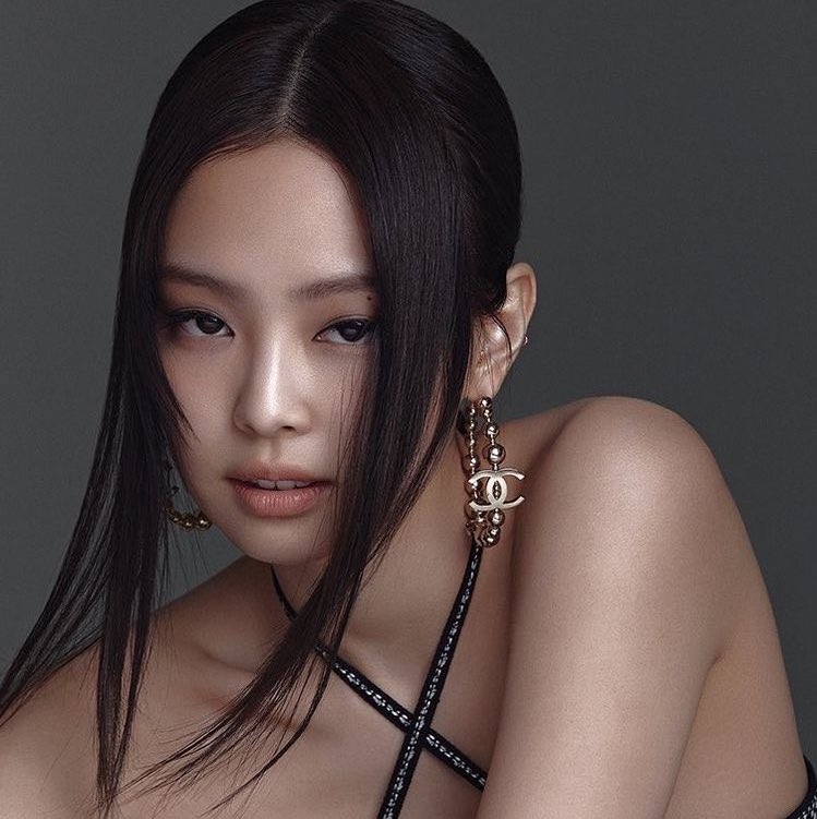 p1nks4vage's tweet photo. JENNIE creates history today by breaking her tie with BTS’ ‘Butter’ (15 weeks) and now officially securing the record for the longest charting song in HISTORY inside the Top Ten of Billboard Hot 100 by a K-Pop Act. 

Congratulations @jennierubyjane ❤️ https://t.co/GjNfwLNpVp