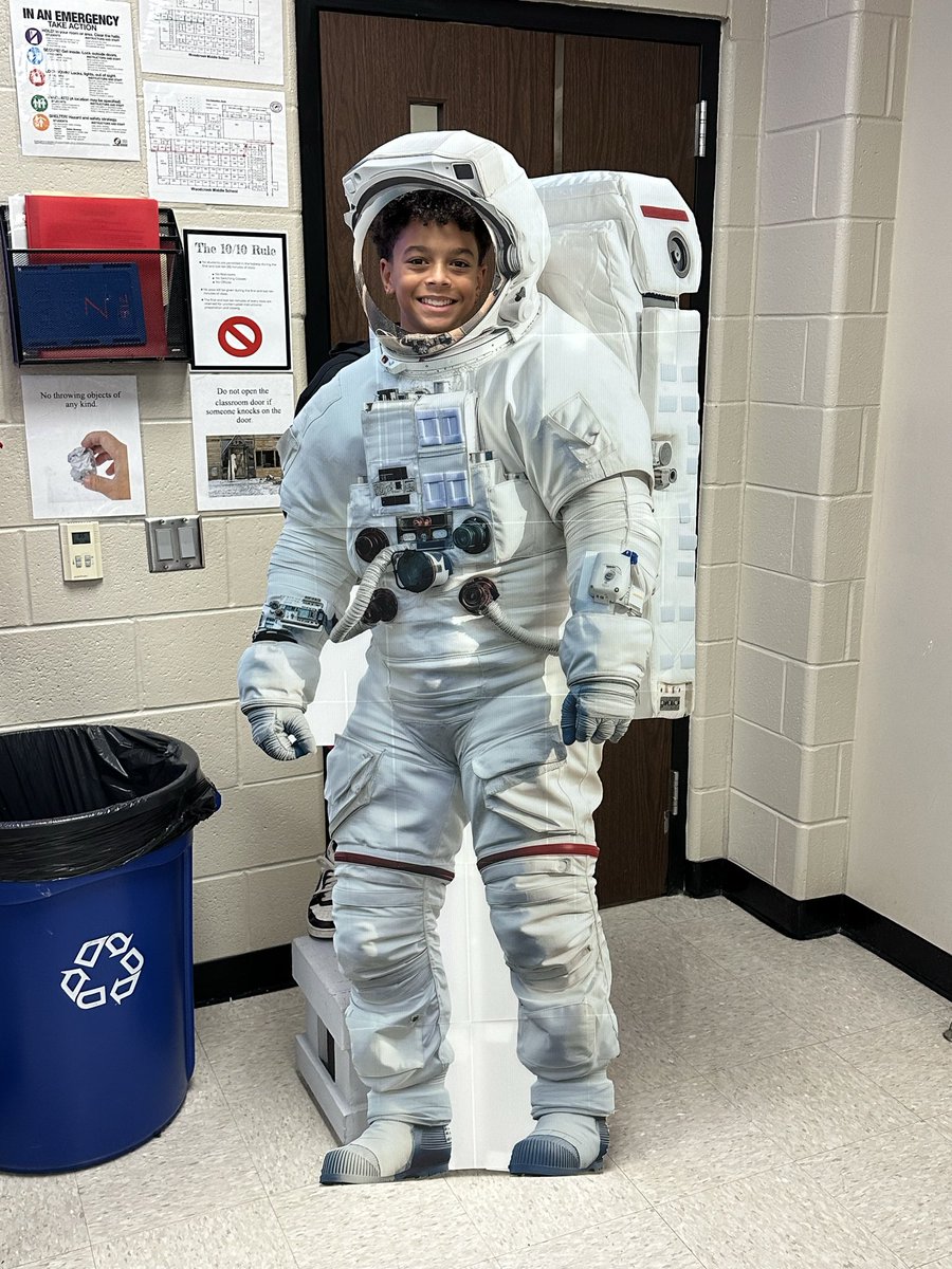 HumbleISD_WMS's tweet photo. These students earned a spot in  the 62 mile high club in Mr. Zamarripas Science class. Keep up the good work!
#BeEliteWMS #ELEVATEWMS https://t.co/s1sMjUe4O7