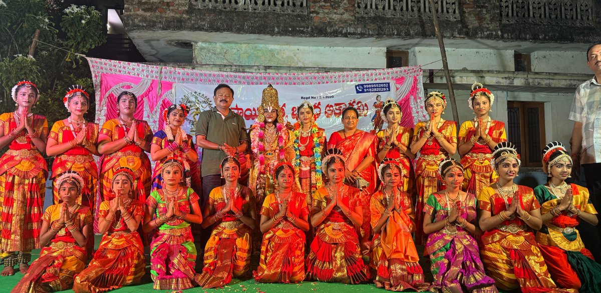 sunilkumarpasam's tweet photo. గూడూరు నియోజకవర్గం:-
మన గూడూరు - మన సునీల్ ❤️
శ్రీ సాయి నృత్య బృంద అకాడమీ వారి ఆధ్వర్యంలో నిర్వహించిన నృత్య ప్రదర్శన కార్యక్రమంలో పాల్గొనడం జరిగింది. #PasimSunilKumar #GudurMLA #GudurConstituency #TDP #ManaGudurManaSunil https://t.co/eNnwBr1bro