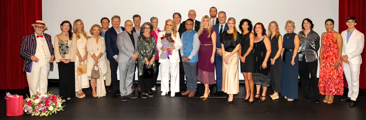 CGILosAngeles's tweet photo. CG @drkjsrini joined the Consul General of Bulgaria in Los Angeles in a special interaction with Bulgarian-born French music icon Sylvie Vartan. They exchanged views on #culture, diaspora connections and how #music and #cinema can bring communities closer across the world.

Photo Credit: Cristian Coldea

@MEAIndia @IndianEmbassyUS @IndianDiplomacy @MFABulgaria @LACCorps @USEmbassySofia @franceintheus @francediplo

#IndiainLA #IndiainUSA #SylvieVartan #CulturalDiplomacy #IndiaBulgaria #Cinema #Music #LosAngeles #IndianDiplomacy