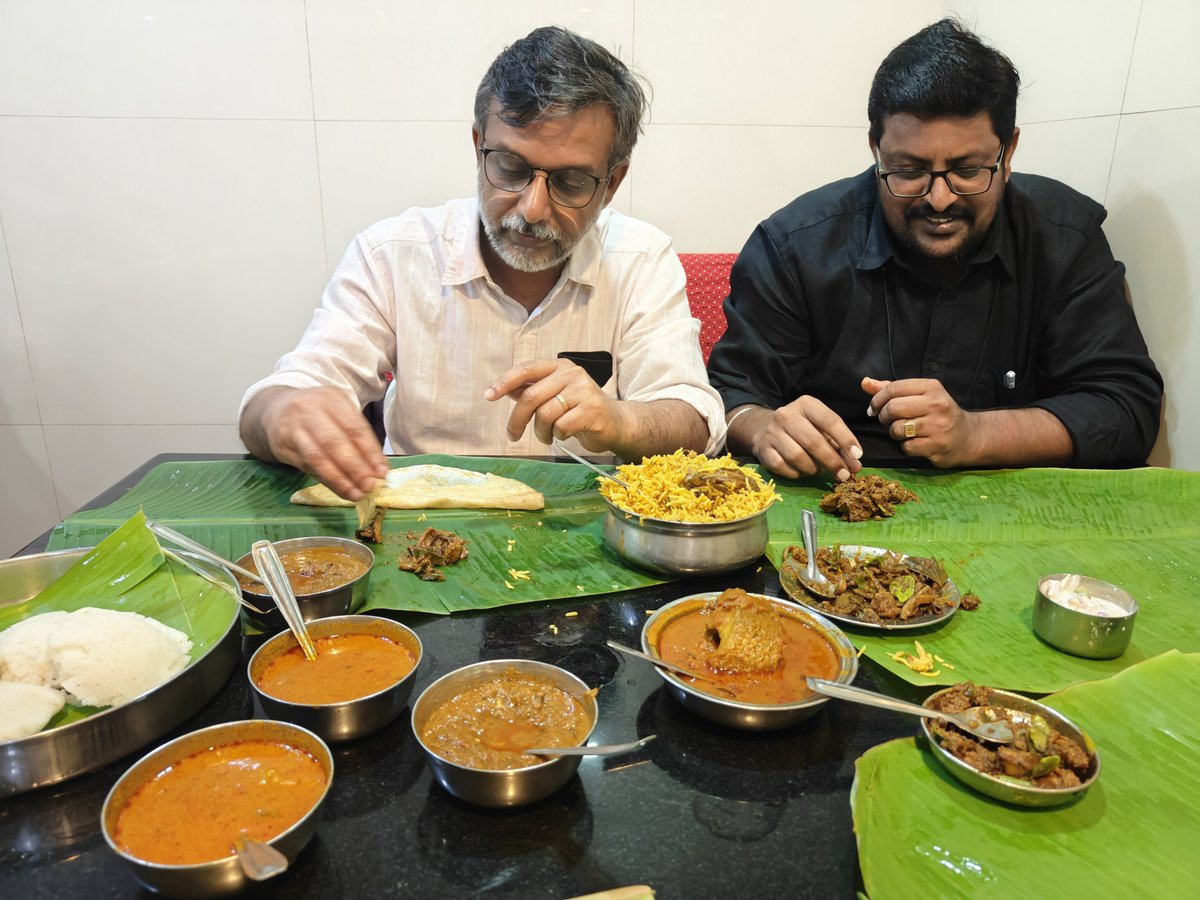 thiruja2009's tweet photo. கோழி பிரியாணி, குடல் க்ரேவி, விரால் மீன் குழம்பு என முழுமையான  உணவுடன் விநாயகர் சதூர்த்தி விடுமுறை நாள் இனிதே முடிவுற்றது. https://t.co/pllAvDr6HD