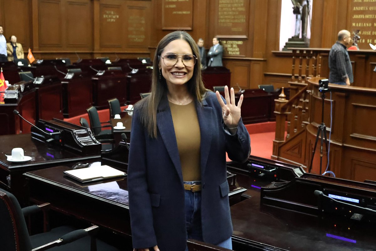 nallelipedrazah's tweet photo. ♥️✨Iniciamos Sesión Extraordinaria en el Congreso del Estado de Michoacán.
Continuamos trabajando desde el Pleno, atendiendo los temas de nuestra agenda legislativa y cumpliendo con la responsabilidad de representar a las y los michoacanos🤝🏼

#MujerParaMichoacán https://t.co/jw7BPAlaQd
