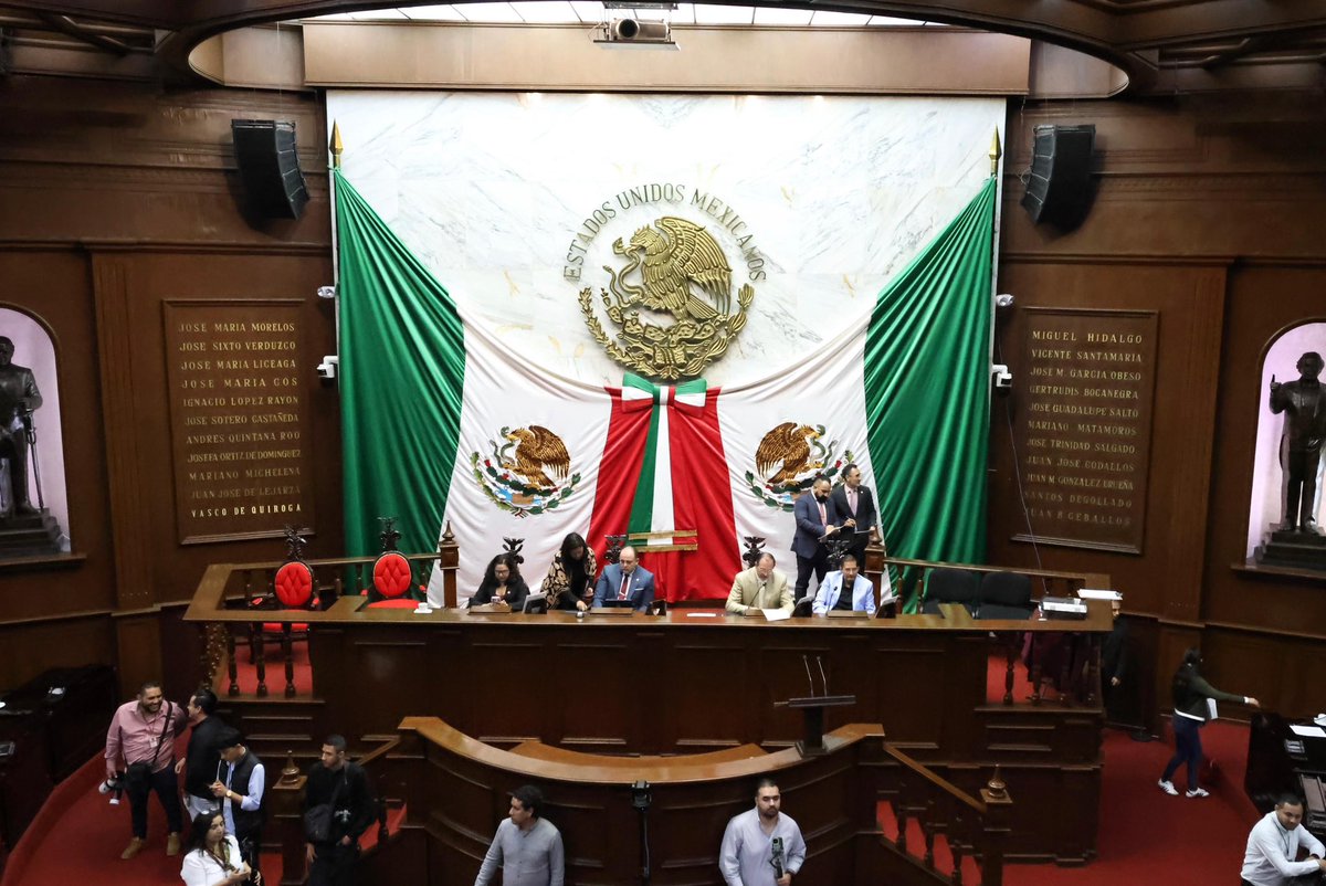 nallelipedrazah's tweet photo. ♥️✨Iniciamos Sesión Extraordinaria en el Congreso del Estado de Michoacán.
Continuamos trabajando desde el Pleno, atendiendo los temas de nuestra agenda legislativa y cumpliendo con la responsabilidad de representar a las y los michoacanos🤝🏼

#MujerParaMichoacán https://t.co/jw7BPAlaQd