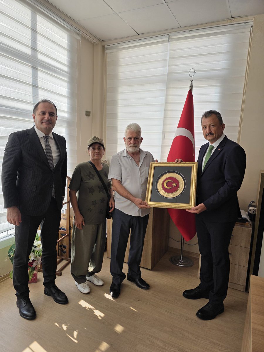 coskunali_01's tweet photo. Bugün gerçekleştirdiğimiz Eğitim-Öğretim Yılı açılış programımızda, okulumuza adı verilen aziz şehidimizin kıymetli anne ve babasını da ağırladık.

Evlatlarının adını taşıyan okulda, geleceğimizin emaneti çocuklarımızla birlikte onları misafir etmek bizler için tarifsiz bir anlam ve büyük bir onurdu.

Şehidimizin emaneti emanetimiz, hatırası daima başımızın tacıdır. 🇹🇷

Rabbim aziz şehidimize rahmet eylesin; kıymetli ailesinden razı olsun.

#GüçlüTeşkilatGüçlüSeyhan

@Akparti @omerrcelik @abuyukgumus @yahyacelik_ @ozmehmetemin @avmustafaozkan @KaramikSunay @abdullahdogru01 @farukaytek