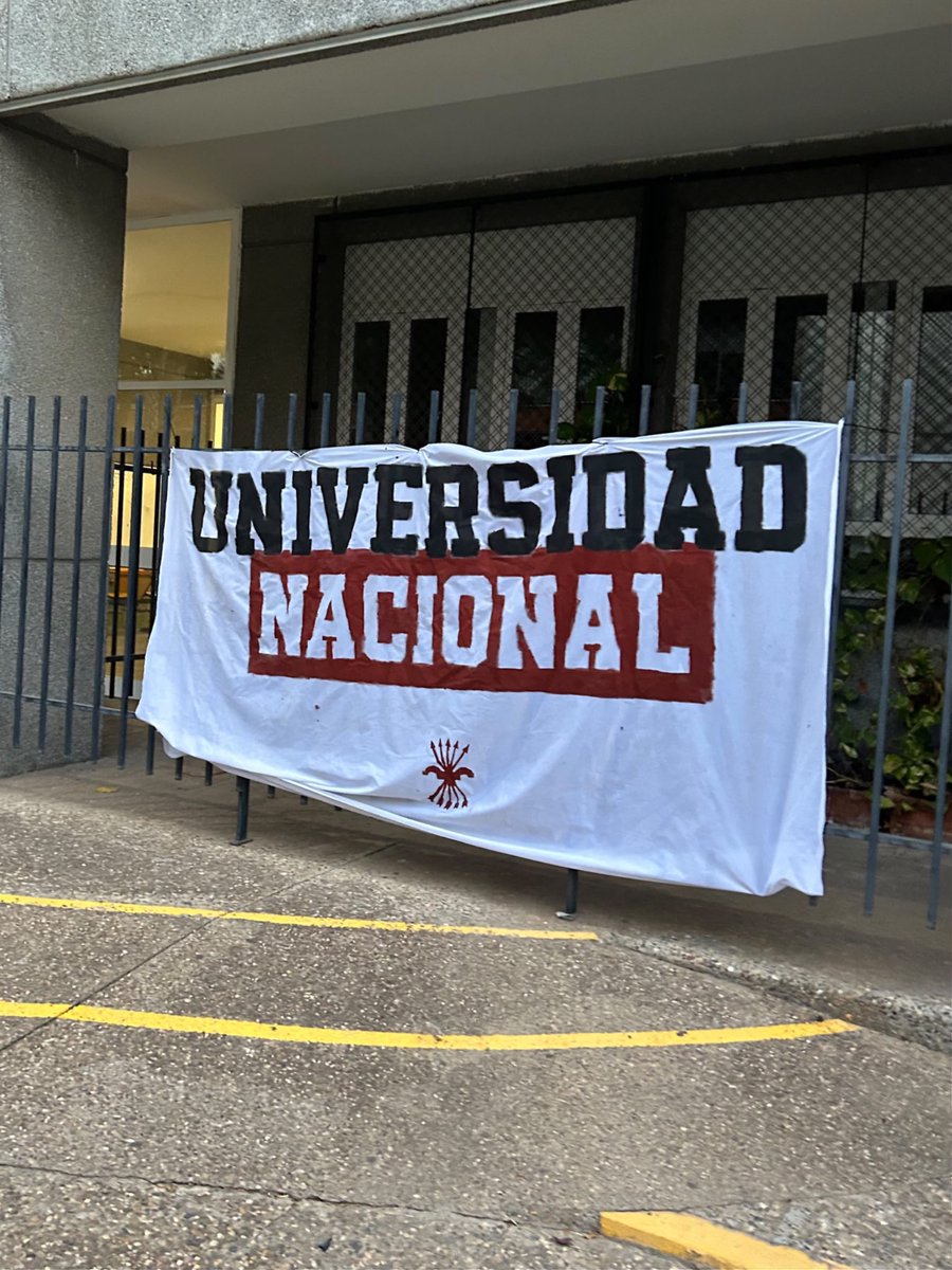 falange_sevilla's tweet photo. 📍Facultad de Finanzas.

¡Por una universidad nacional, gratuita y de calidad! https://t.co/Pccemd7gZi