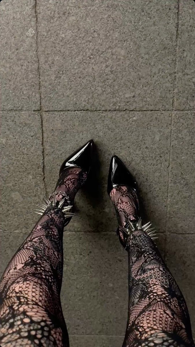 _littlethicket's tweet photo. absolutely in love with the spiky heels https://t.co/kyK4tTQTee