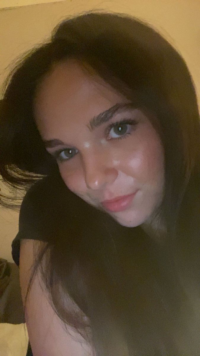 zarakeyesss's tweet photo. if you wanna make a cumtribute for my irl lauren dm https://t.co/xhur4Coeqm