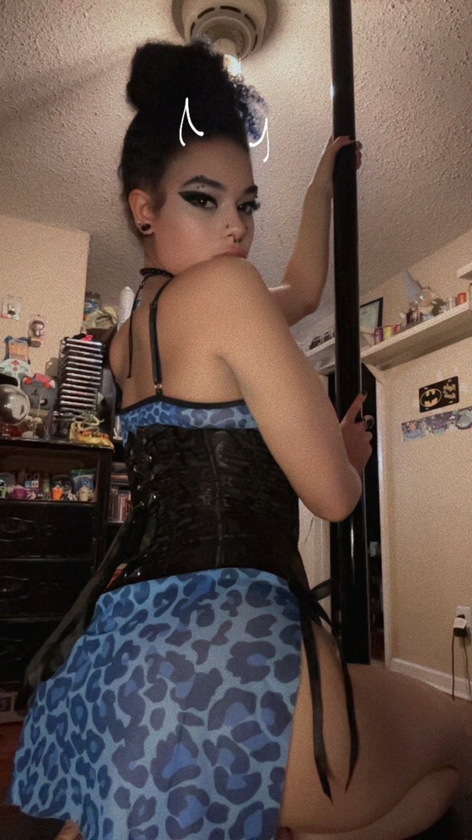 Gothicbratkitty's tweet photo. The set is so cute π€ππ#goth #alt #pierced #gothic #hot #sexy #cute #gothicgf https://t.co/CPeDySus4m