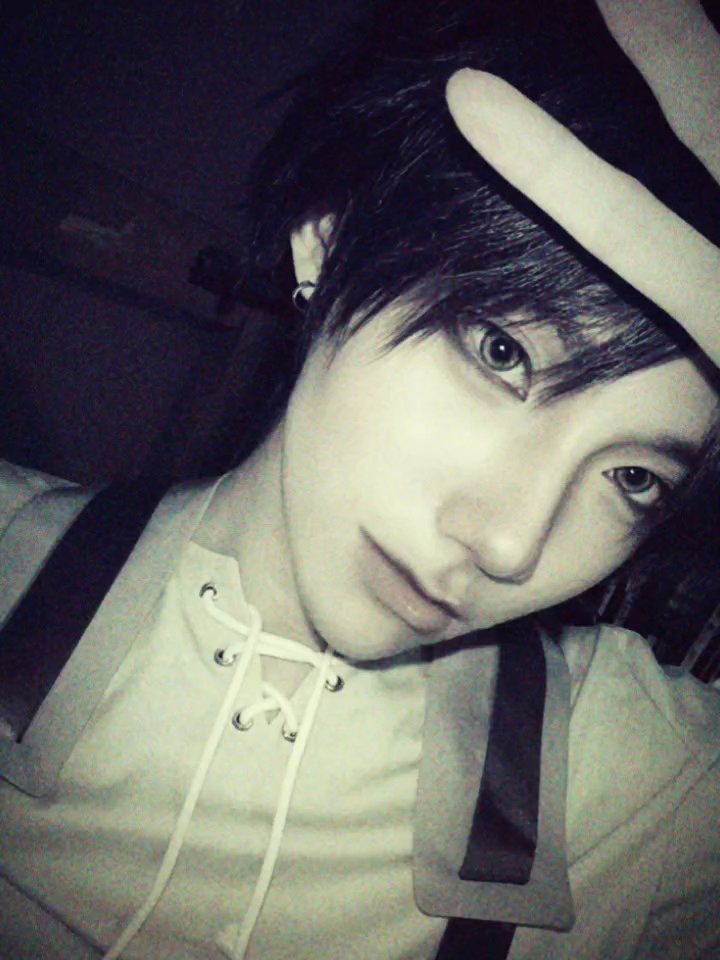 HoungDuog711's tweet photo. I will post solo pictures of Eren until I cosplay riren, then I will spam pictures of riren 👽👽👽
#リヴァエレ #riren #cosplay https://t.co/PK3aLmVx5C