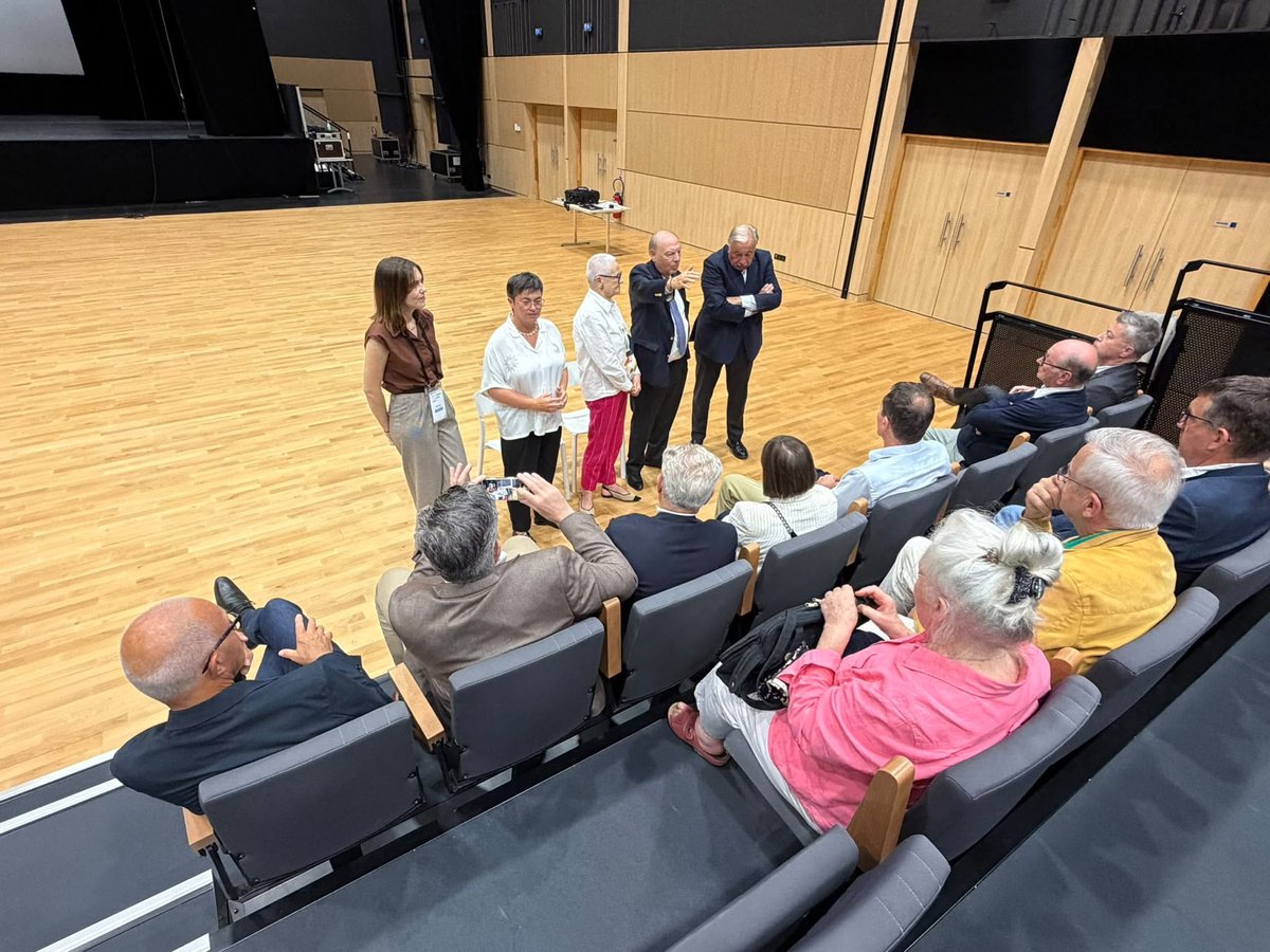 Melissa_Theaud's tweet photo. 🟣 Ravie d’avoir participé mardi dernier à la réunion de notre liste aux élections sénatoriales avec @HerveMarseille et de @gerard_larcher. En amont, l’@udi_35 a eu le privilège d’échanger avec eux.

🚀 Des échanges essentiels pour préparer l’avenir et porter une voix centriste ! https://t.co/fofHEoxLFg