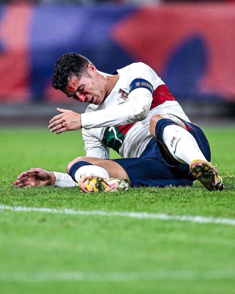 Da_Boss0001's tweet photo. If you don't like this post you are a Messi fan. 🐐🇵🇹
“A man that’s ready to die for his country” 😳 https://t.co/TM6bo9XxCG