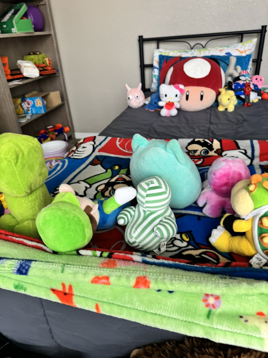MommaRespawn's tweet photo. Got 2/3 beds made today, 

My youngest was so proud of him cleaning his room and bed so he took pictures! 

Enjoy! https://t.co/Kr5Vb5jvo4