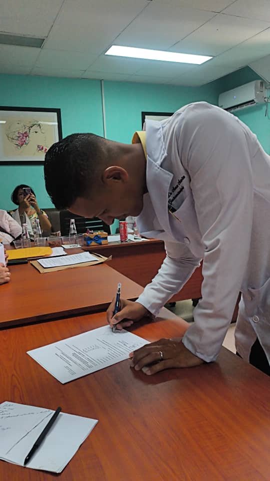 HQCalixtoGarcia's tweet photo. teórico y obtuvieron la condición de tesis publicable.

👏 ¡Felicidades por este brillante resultado y por la excelencia demostrada!
@gobhabana
@MINSAPCuba
@DPSHabana
@PortalMirandaJA
@YagenPerez
@iliovanys83 
#UnidosCuba
#100AñosConFidel
#CubaEstaFirme
#UnidosXCuba 
#CubaXLaVida https://t.co/HcxQ65MoKC